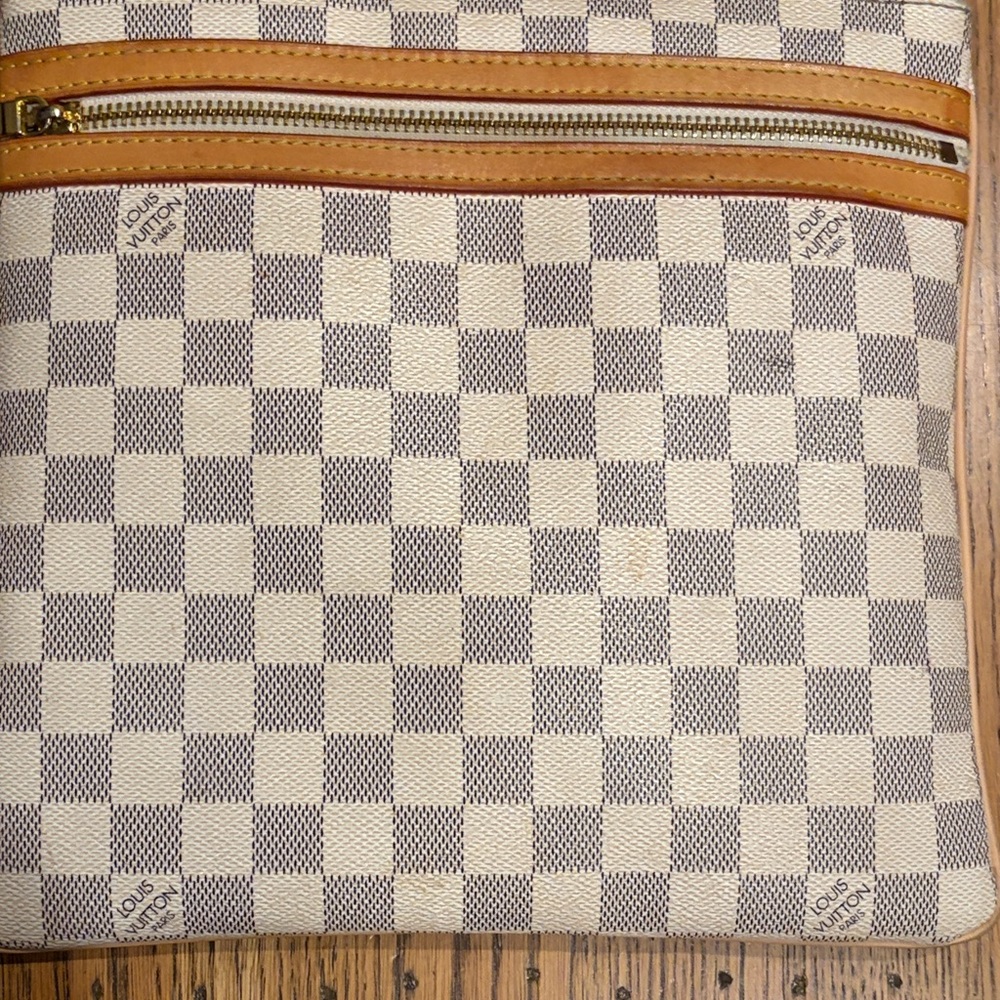 Louie Vuitton Purse - Picture 3 of 11